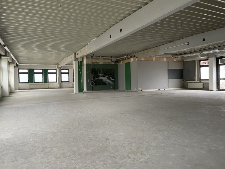 Hallenfl�che Moers Halle Gewerbepark Moers: Gro�z�gige Gewerbefl�che sucht Nachmieter!