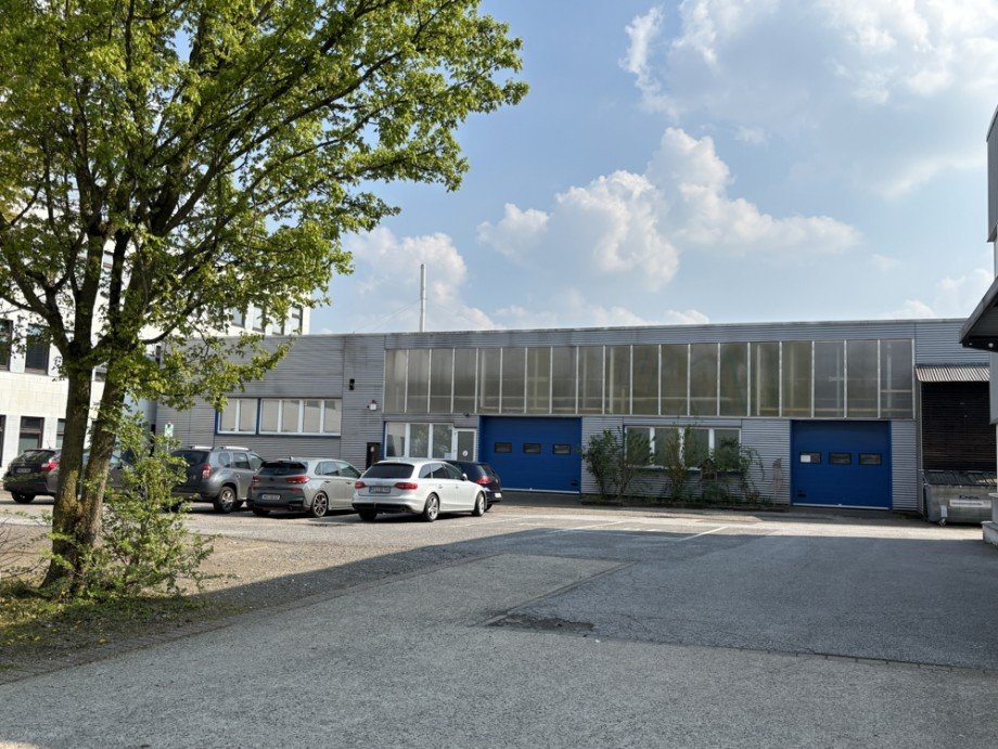 Gro�z�gige Werkstatt Halle Moers