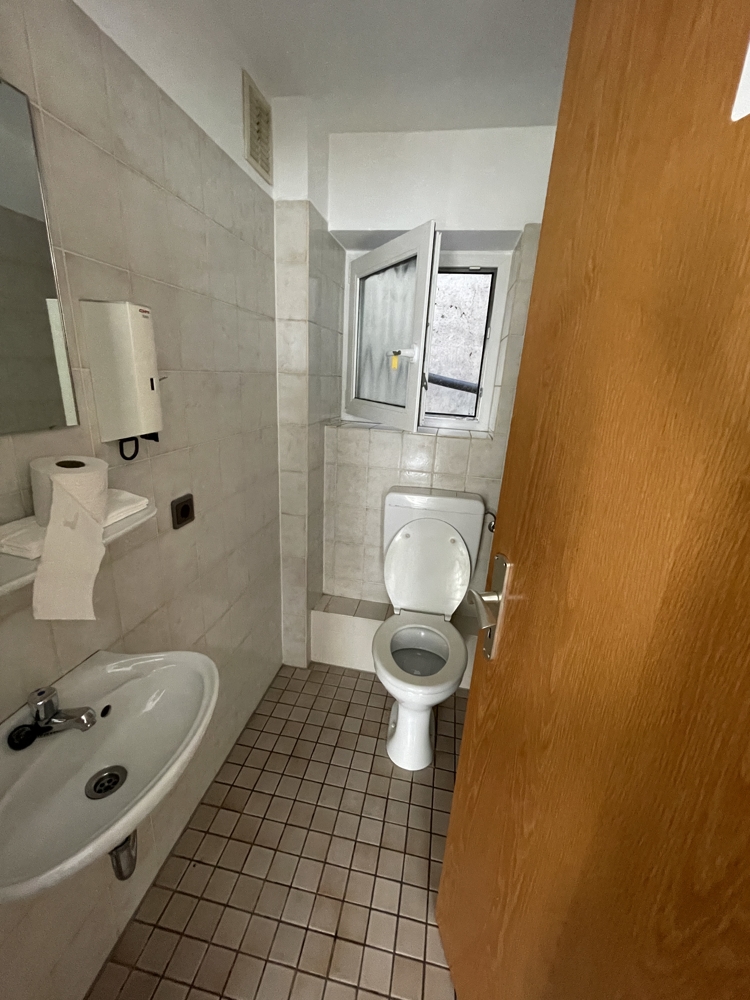 WC 1 B�rofl�che Moers