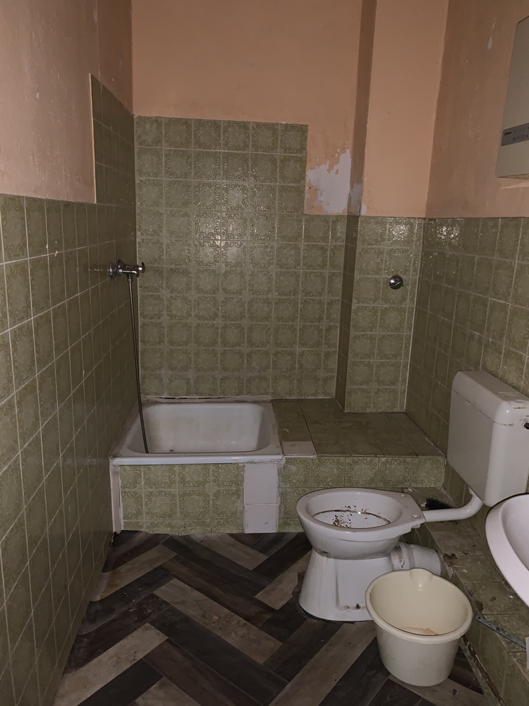 Bad 2. OG rechts Mehrfamilienhaus Duisburg