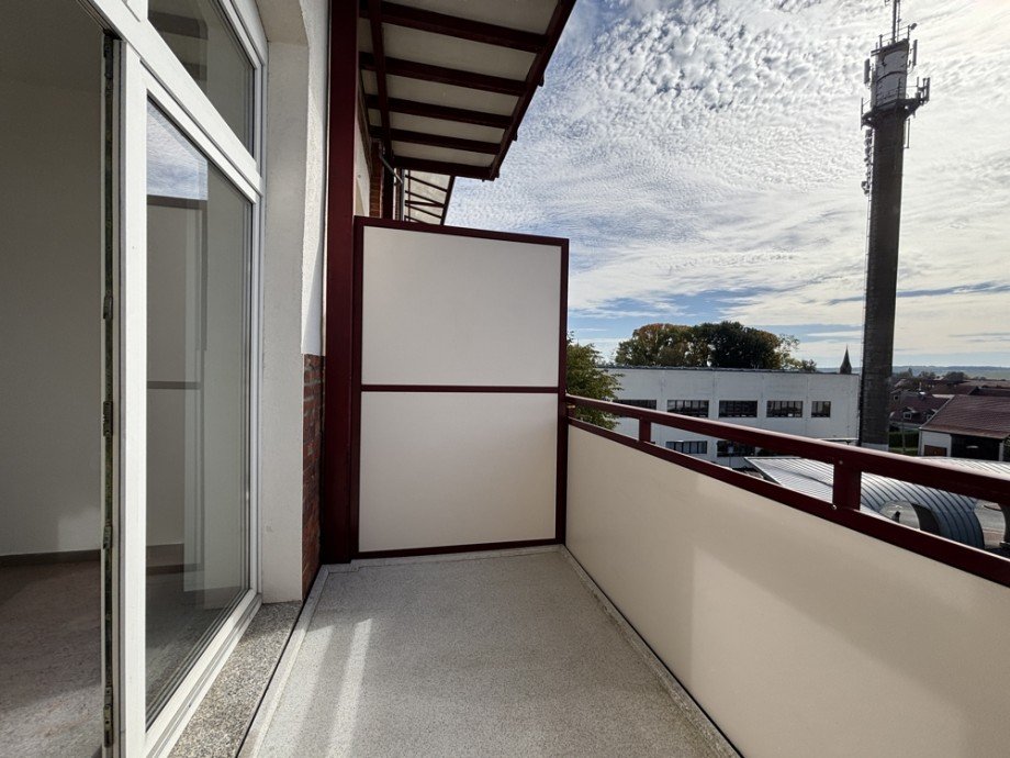 sonniger Balkon Etagenwohnung Dingelst�dt