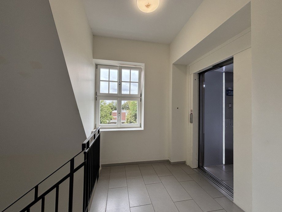 Treppenhaus mit Aufzug Etagenwohnung Moers