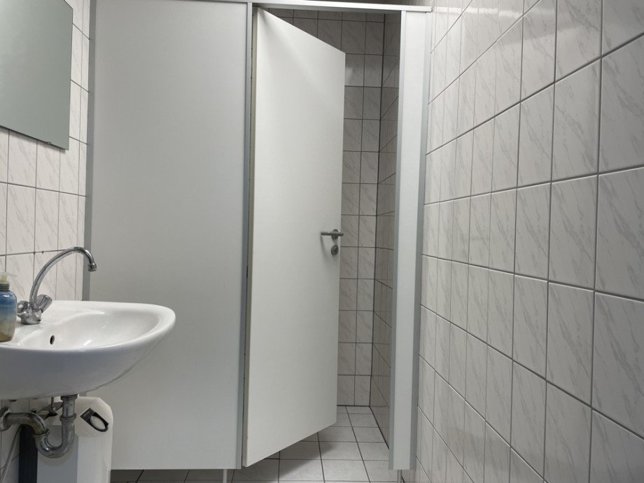 Damen-WC Halle / Lager / Produktion Moers