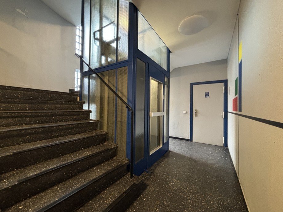 Treppenhaus mit Aufzug B�ro / Praxis Castrop-Rauxel