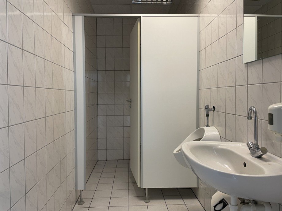 Herren-WC Halle / Lager / Produktion Moers