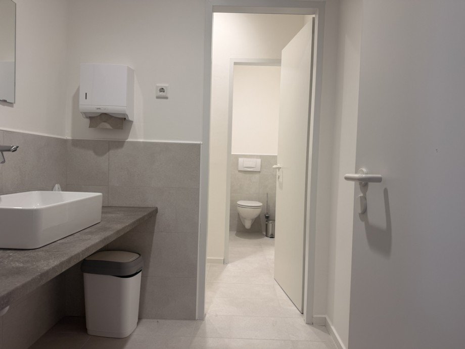 WC Herren B�rohaus D�sseldorf / Bilkrath