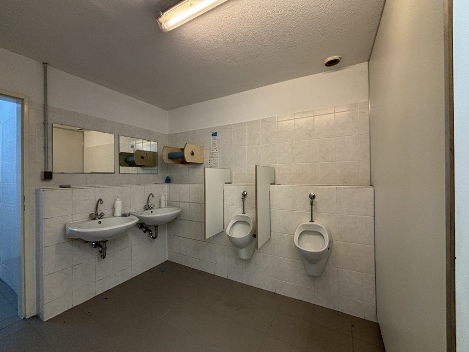 Sanit�ranlagen II Halle Moers