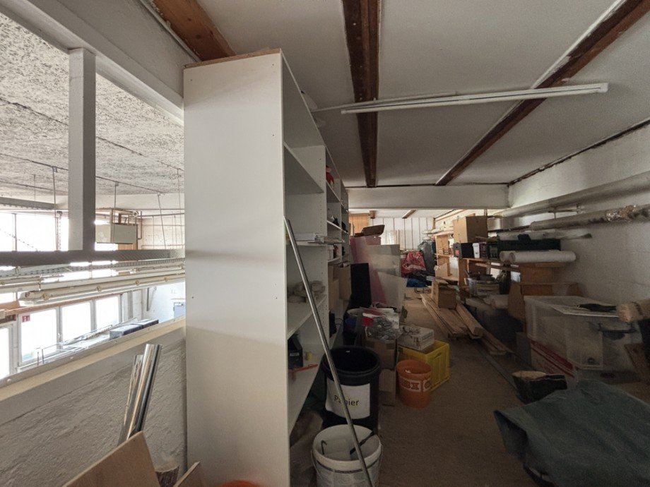 Abstellfl�che Halle Moers