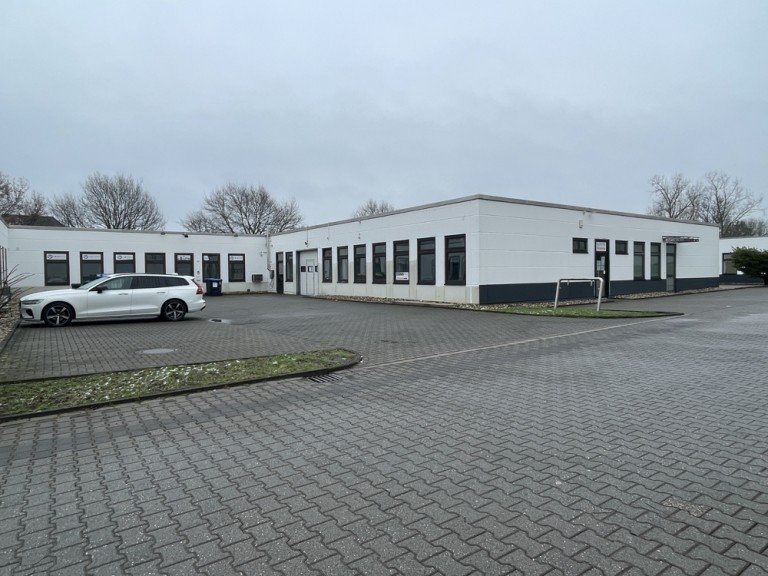 Au�enansicht Moers Halle / Lager / Produktion Gewerbepark Moers: Gro�z�gige B�ro- und Hallenkombination mit optimaler Anbindung und Stellpl�tzen