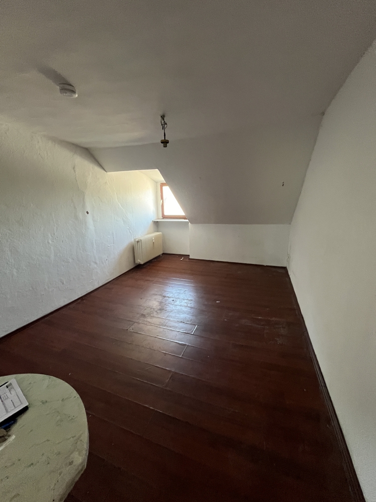 Wohnung DG rechts Mehrfamilienhaus Duisburg