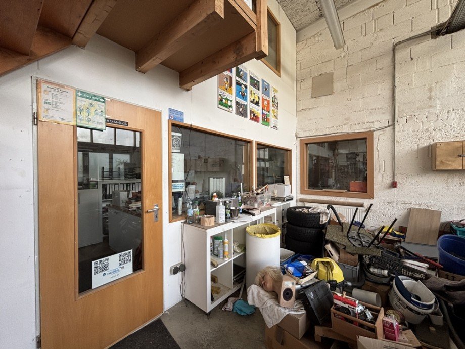 Zugang B�roraum Halle Moers